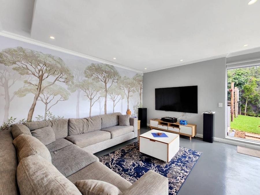 To Let 5 Bedroom Property for Rent in Vredehoek Western Cape